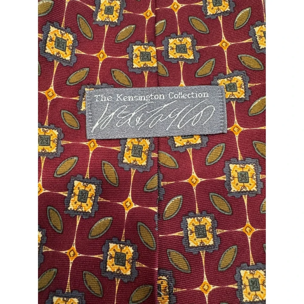 Lord & Taylor Kensington Collection 100% Italian Silk Tie Geometric Pattern